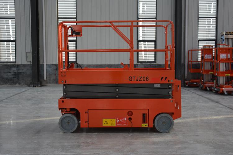 自行剪叉式升降平臺